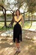 Vestido midi amarillo con flecos.
