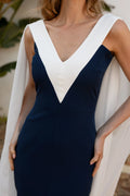 Vestido midi marino con gasa en la espalda. Escote en V y espalda abierta.
