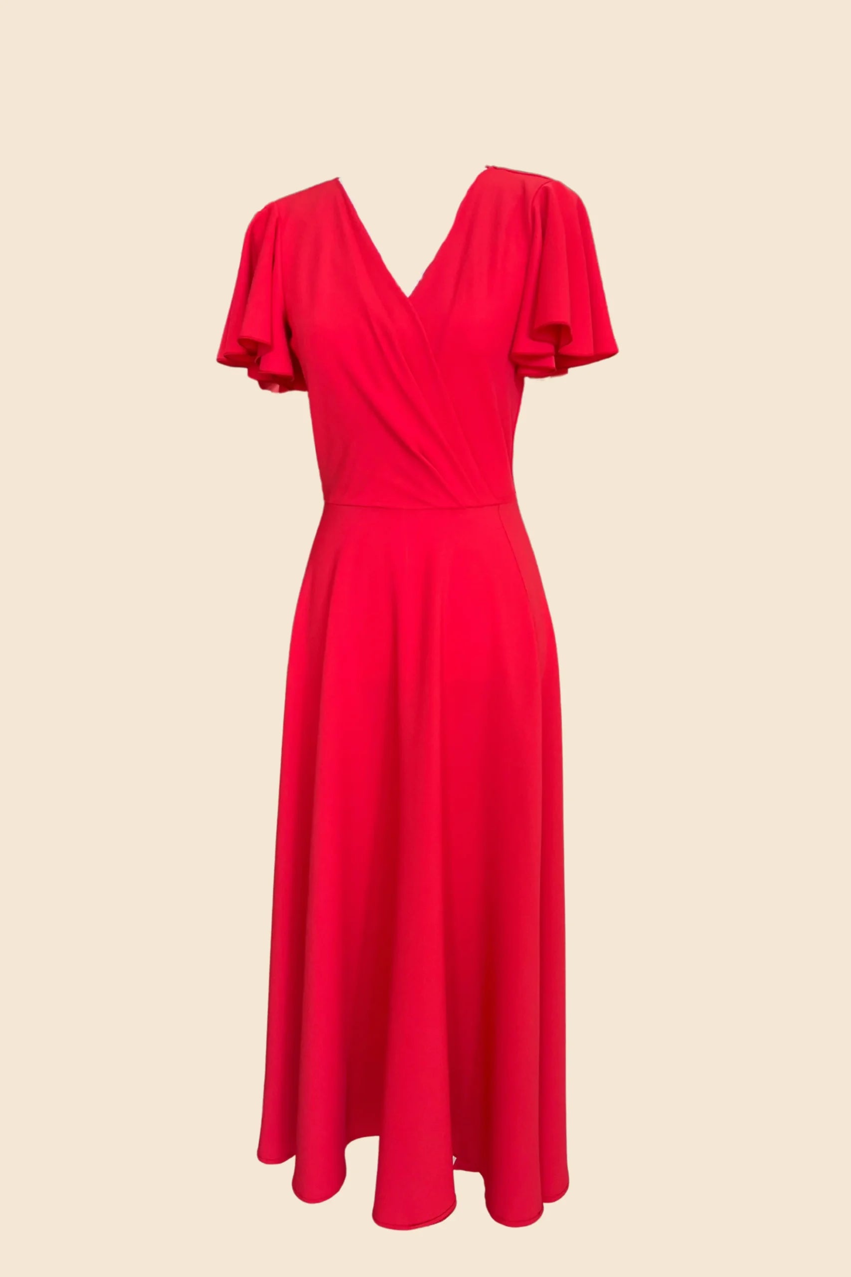 Vestido midi rojo con escote en forma de pico.