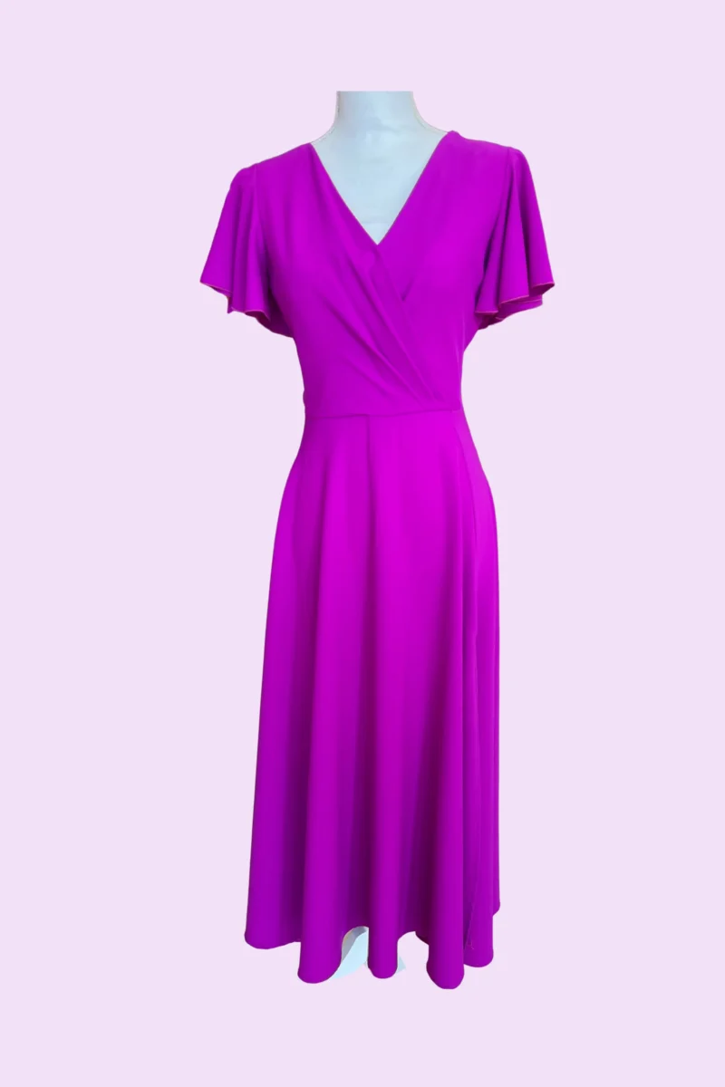 Vestido midi fucsia de manga corta con escote en V